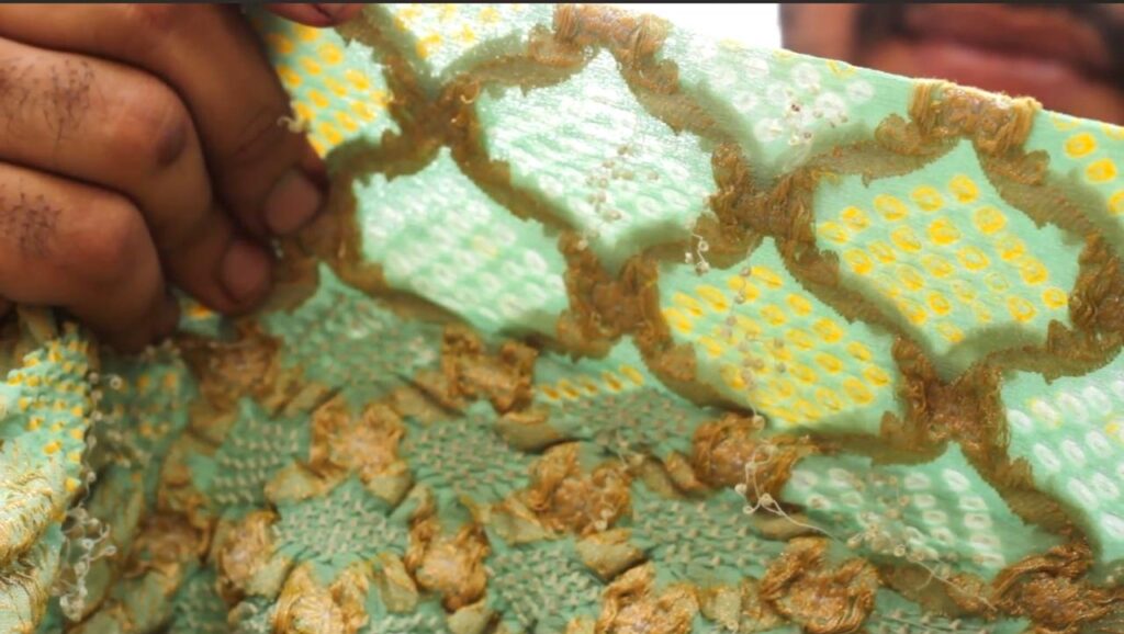 Unfolding after dyeing and drying